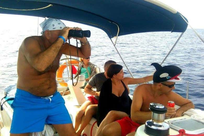 Giro in barca a vela con amici