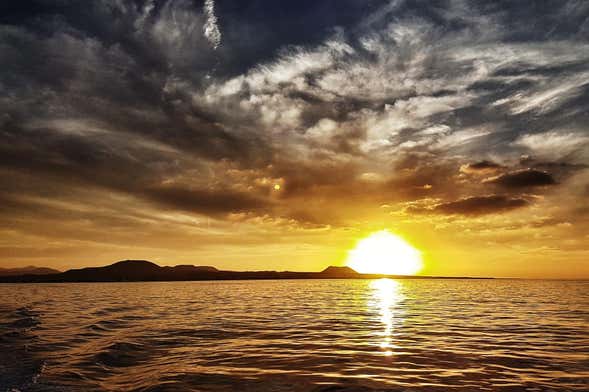 Paseo en catamarán por Puerto del Carmen al atardecer