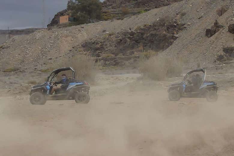 Levantando arena con los buggys