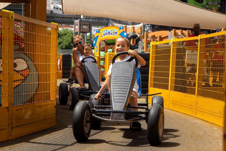 Podréis conducir unos karts a pedales