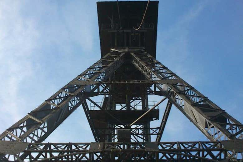 Detalles del castillete de mina del Pozo San Juan