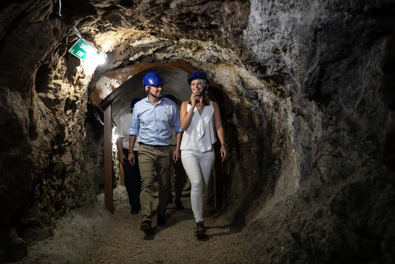 O caminho entre túneis da Mina Rica