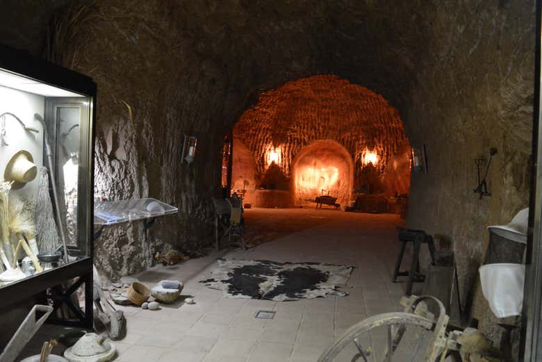 Visite du centre d'interprétation des grottes d'Almagruz