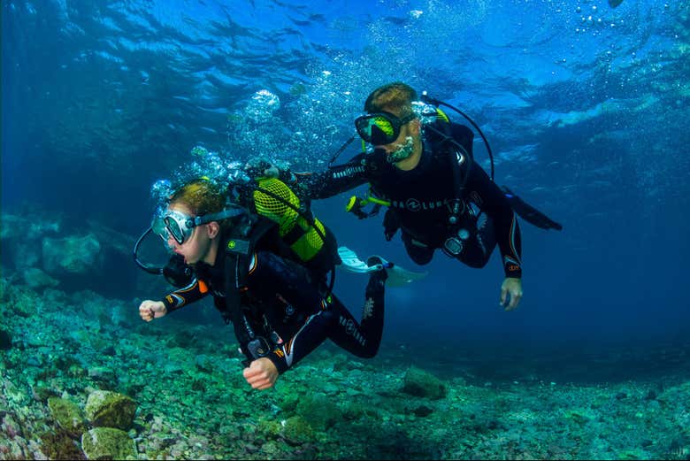 Aprendiendo a bucear en aguas de Tenerife