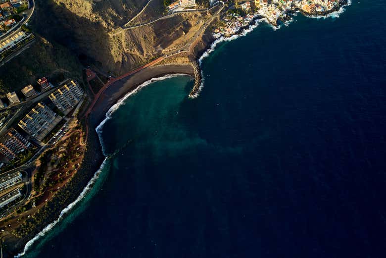 Vista aérea de la costa de Radazul