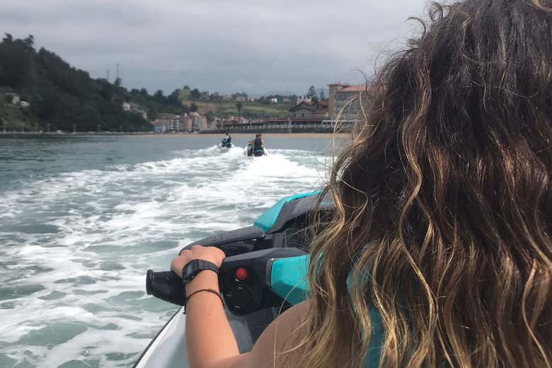 Conduzindo o jet ski