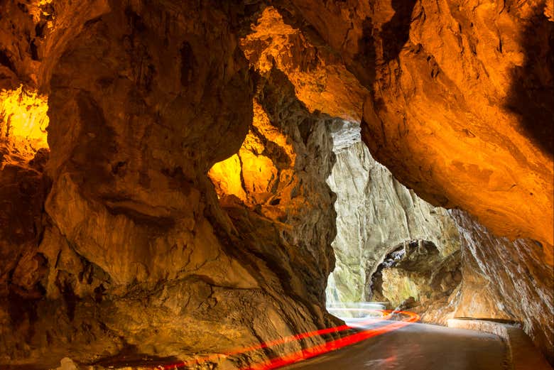 Atravessando a Cuevona para chegar a Cuevas del Agua