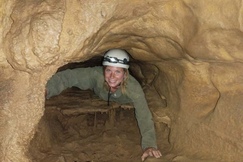 Disfrutando de la ruta de espeleología