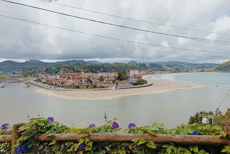 Vistas de la playa de Santa Marina, en Ribadesella