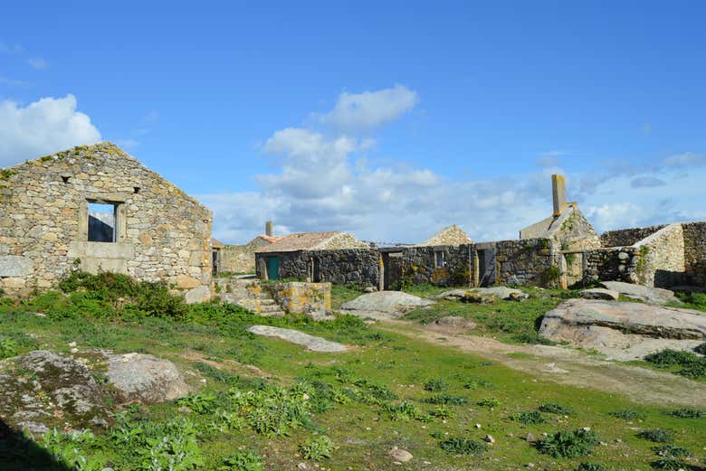 Descubriendo las primeras construcciones de Sálvora