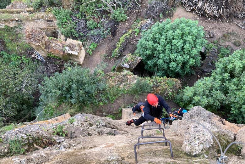 Salendo una scalinata nel mezzo del Tajo di Ronda