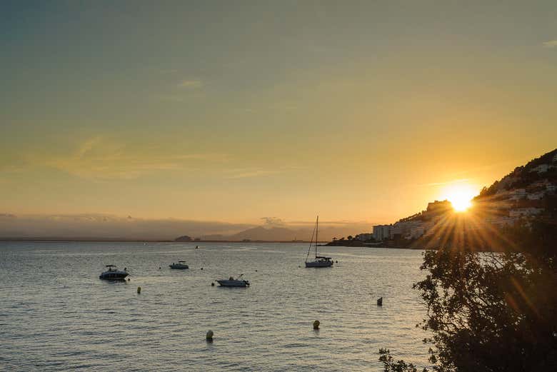 Baía de Roses ao entardecer