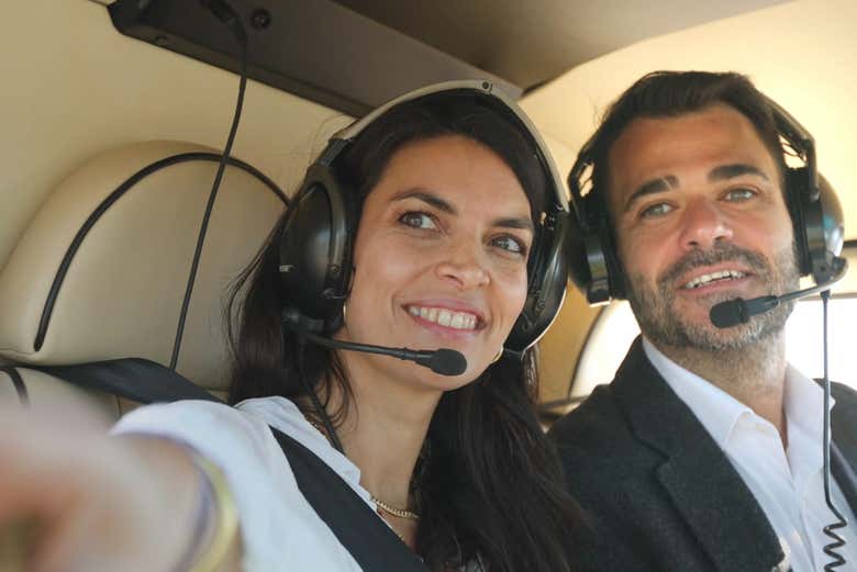 Disfrutando del paseo en helicóptero