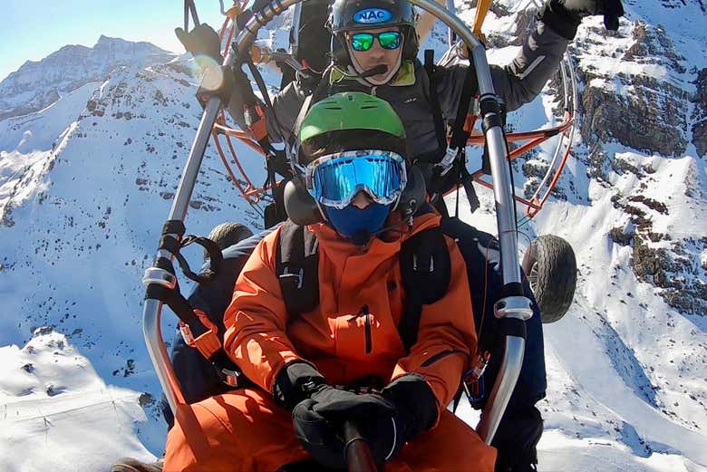 Survolez les montagnes pyrénéennes en paramoteur