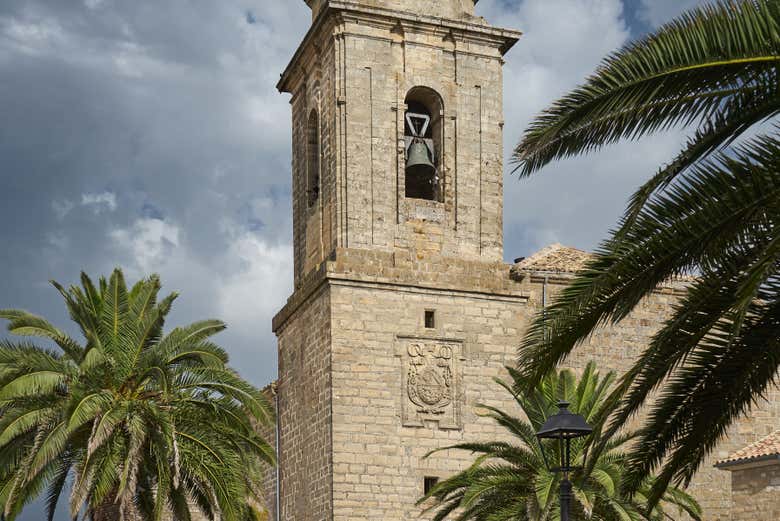 Contemplando la iglesia de San Pedro Apóstol