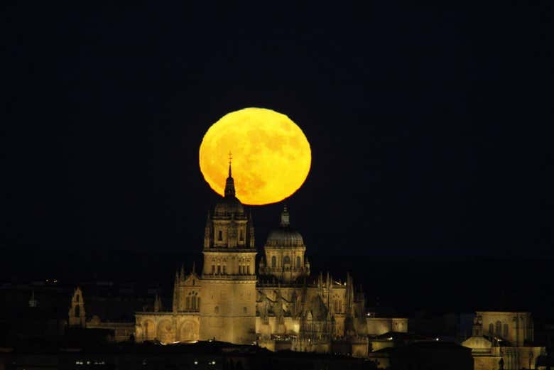 Cae la noche en Salamanca