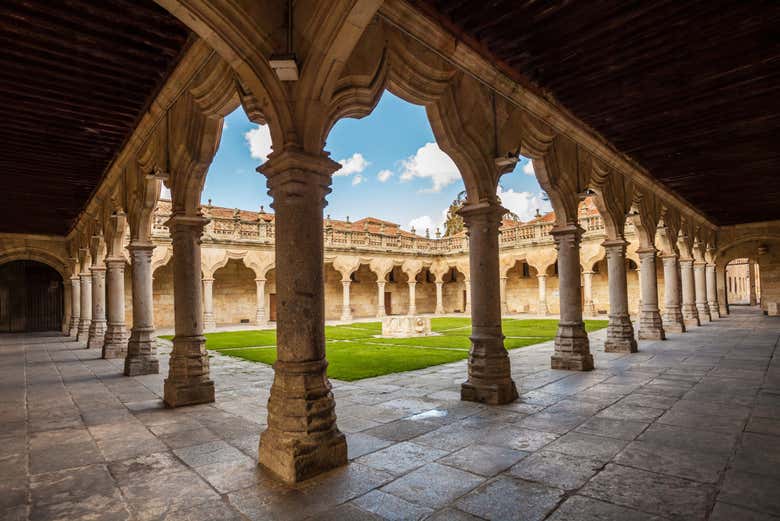 Patio de las Escuelas Menores