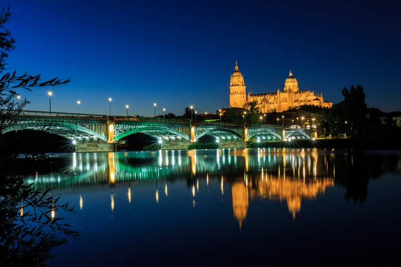 Exploring Salamanca at nightfall