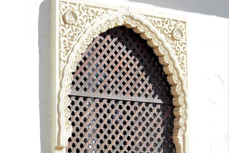 Vous observerez l'architecture typique de la ville