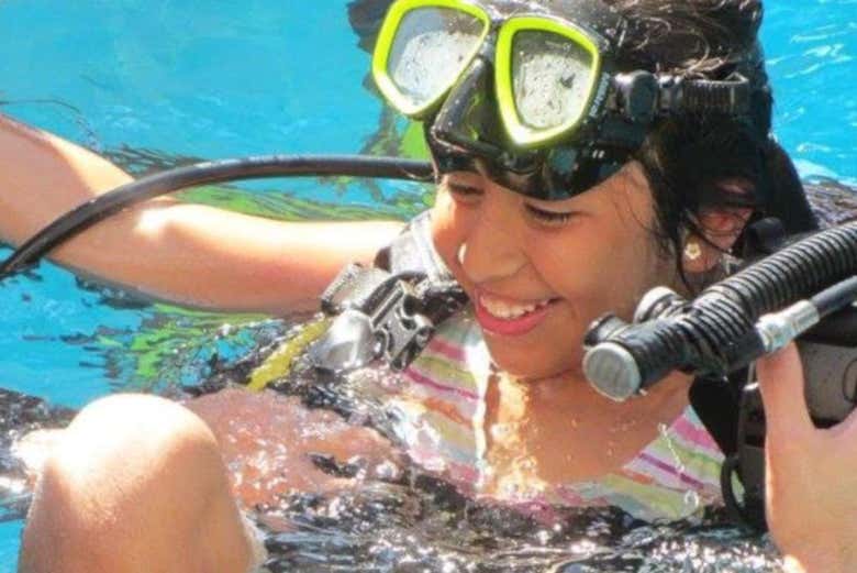 Diversión en el bautismo de buceo