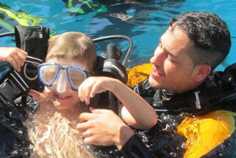 Preparando el equipo de buceo