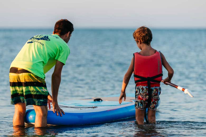 Preparando o paddle surf em Salou