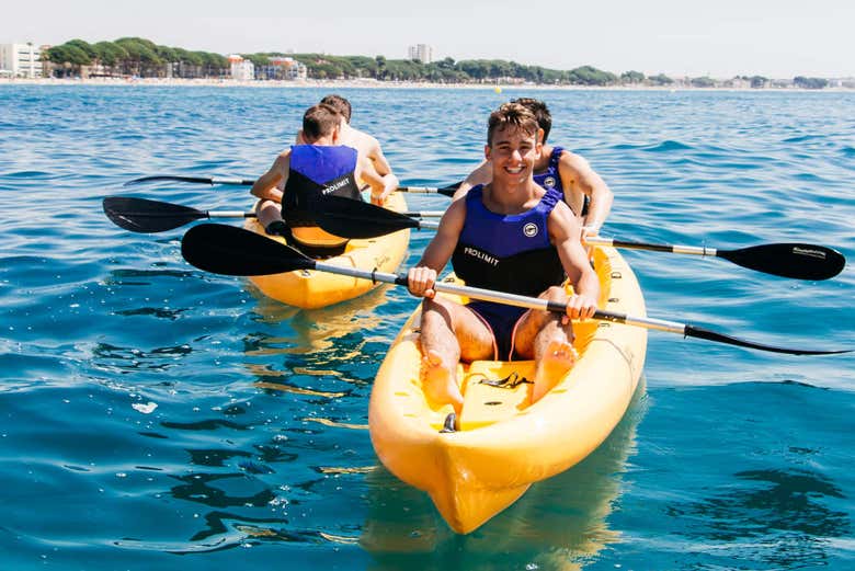 Remando en kayak por la costa de Salou