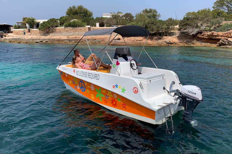 Desfrutando das costas de Ibiza