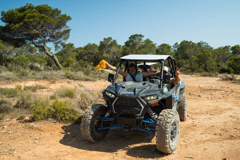 Buggy su un sentiero sterrato