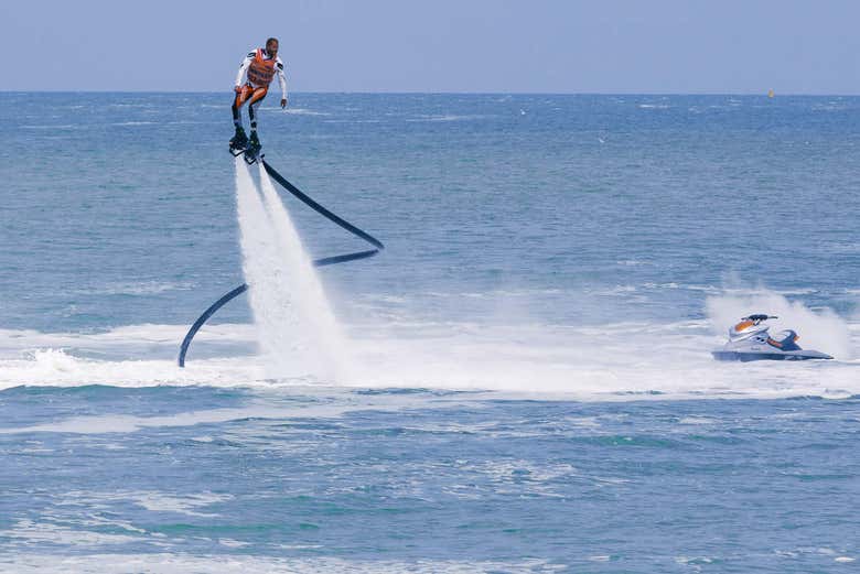 Flyboard lungo la costa di San Antonio