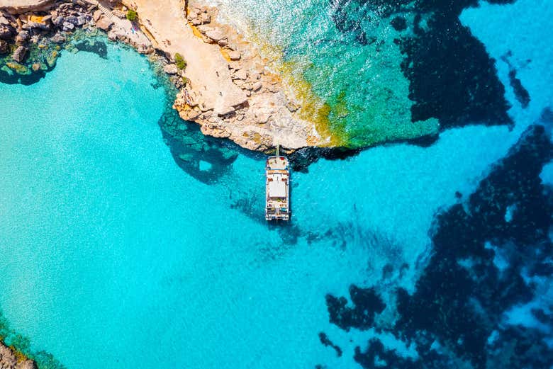 Barco em Cala Conta