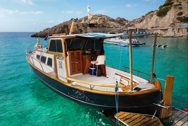 Tudo pronto para navegar por Ibiza