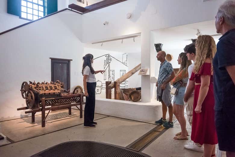 Explorando la bodega El Grifo