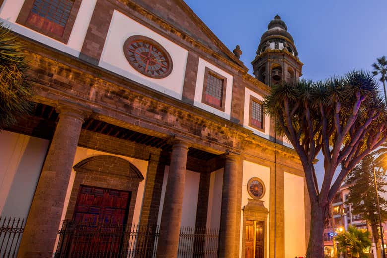 Catedral de La Laguna al caer la noche