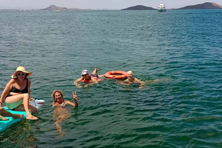 Disfrutando del baño en el Mediterráneo