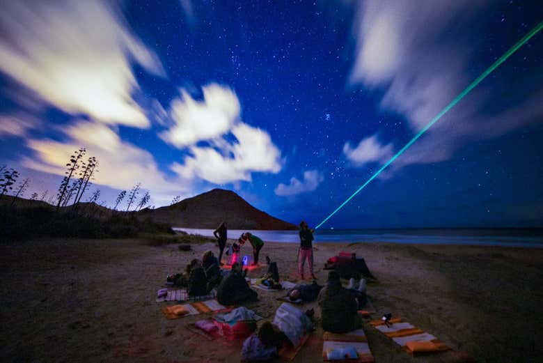 Observation d'étoiles depuis la plage de Los Genoveses