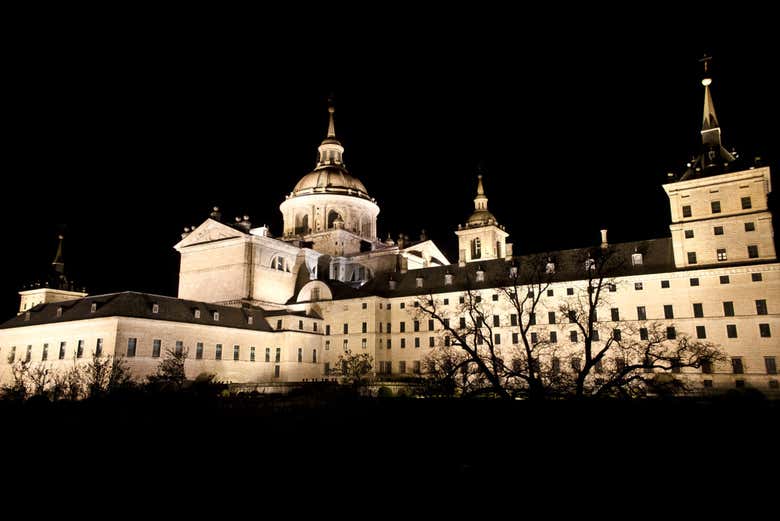 Monasterio de El Escorial al anochecer