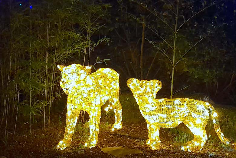 Esculturas iluminadas no El Bosque Encantado