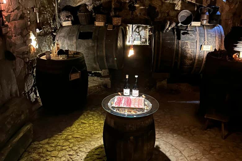 Todo preparado para la cata de vinos e ibéricos