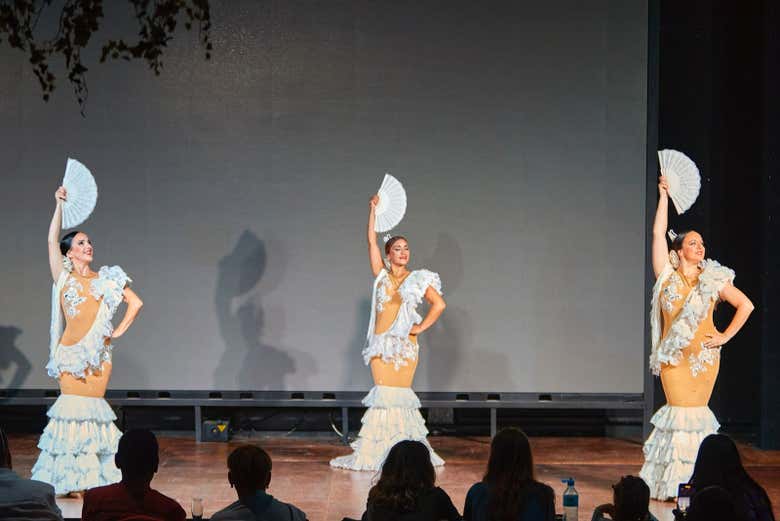 Tre ballerine sul palcoscenico