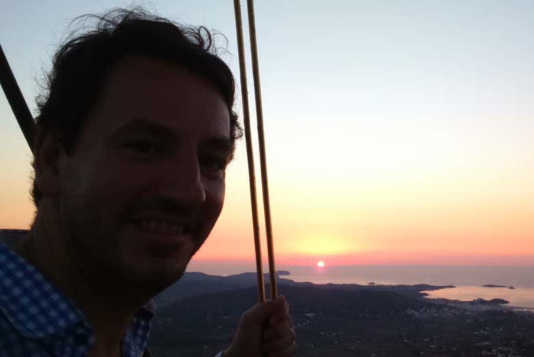 Ammirando l'alba dalla mongolfiera