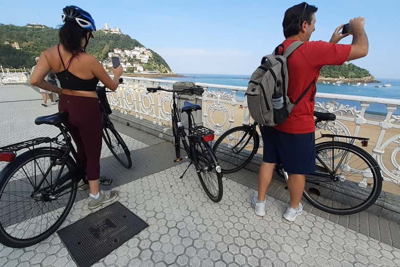 Petite pause pour photographier la plage de la Concha