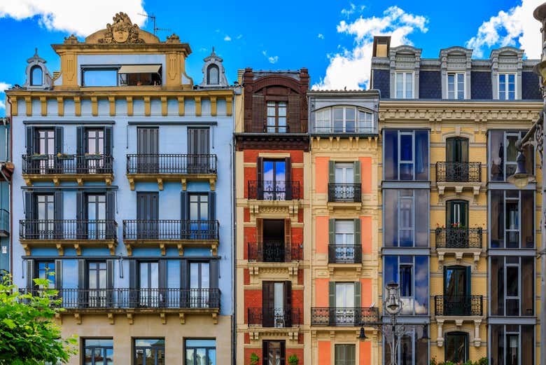 Las coloridas fachadas de las casas de Pamplona