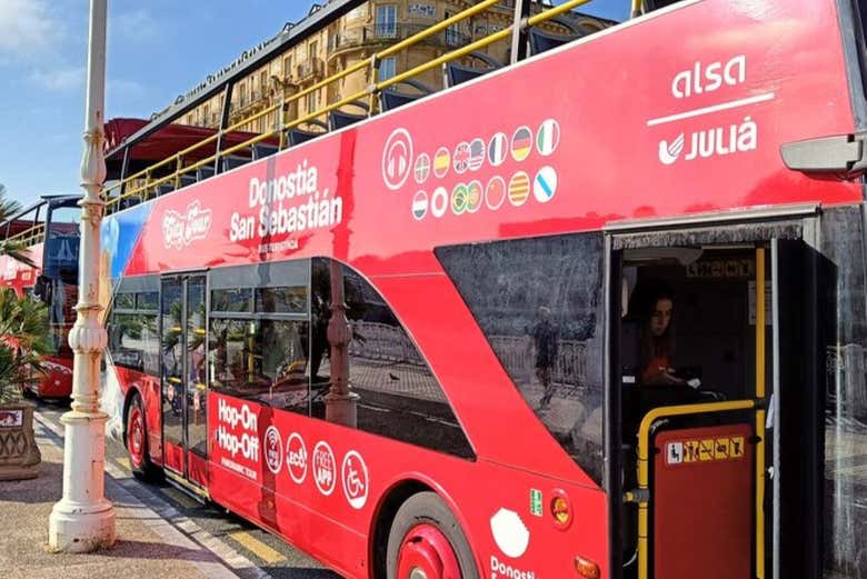 O ônibus em uma das paradas