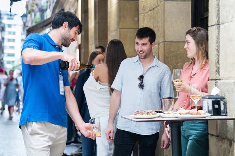 Disfrutando de un delicioso tour de pintxos en San Sebastián