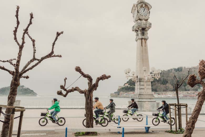 Ebike tour group near the harbour