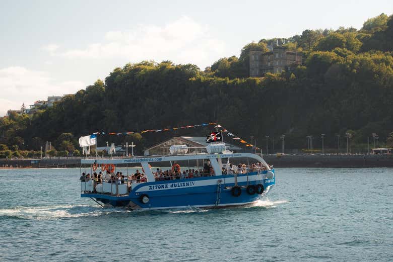 Surcando las aguas de la bahía donostiarra