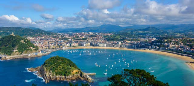 Paseo en catamarán por la costa de San Sebastián