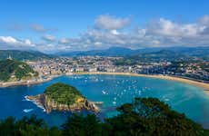 Passeio de catamarã pela costa de San Sebastián