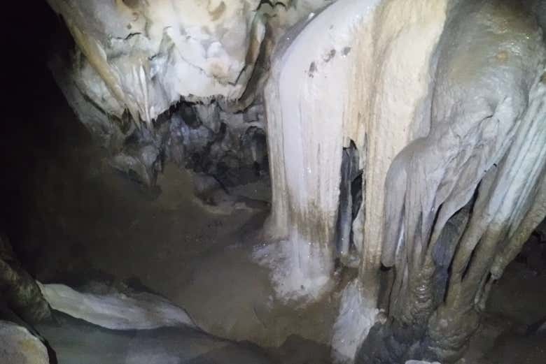 Detalle de la cueva del Nanzal